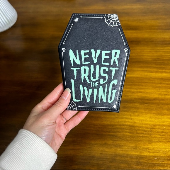 Large BEETLEJUICE Wallet NWOT - Picture 2 of 4